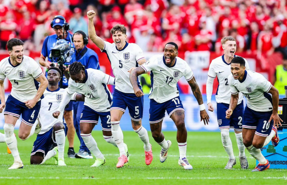 包含北美劲旅负于实力对手，小组出线悬念的词条