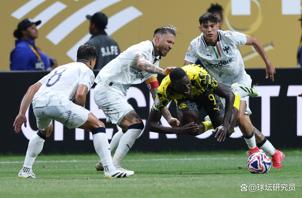 圣埃蒂安主场遭到多特蒙德逆转,连败两场 圣埃蒂安主场遭到多特蒙德逆转,连败两场