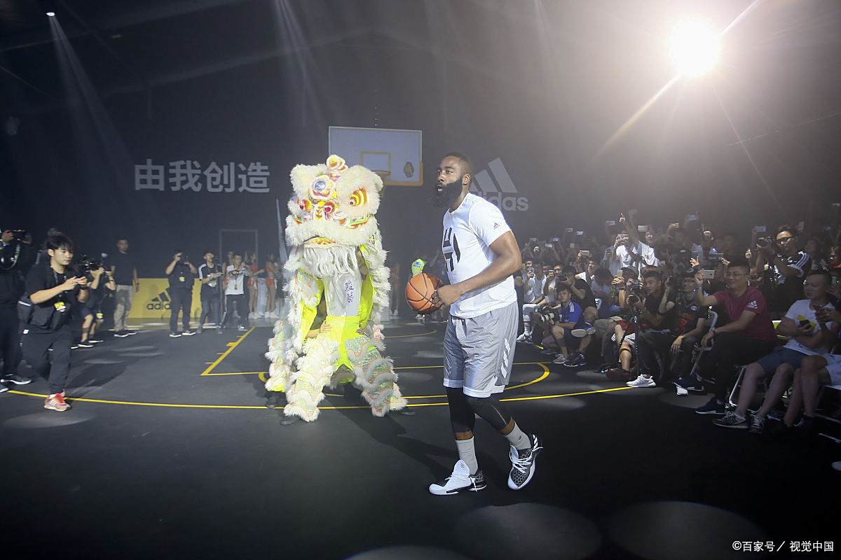 B体育体育培训-篮球选手在国际赛事中展现顶级技艺