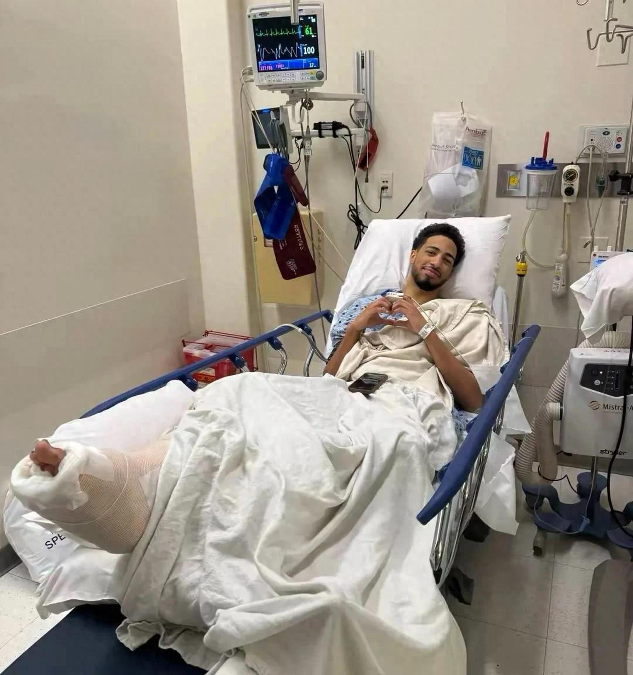 B体育体育网站-大牌球员遇伤势困扰，能否及时恢复状态？的简单介绍