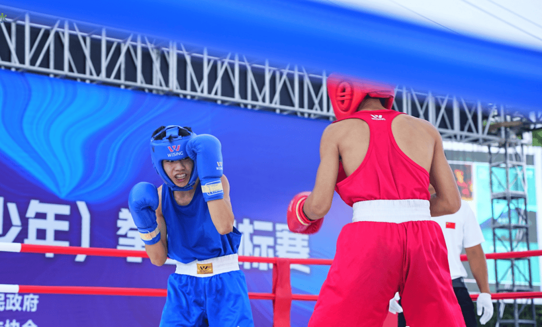 拳击比赛中选手用拳击出新高度 拳击比赛中选手用拳击出新高度