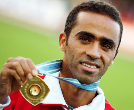 荷兰田径选手获得马拉松比赛金牌 荷兰田径选手获得马拉松比赛金牌