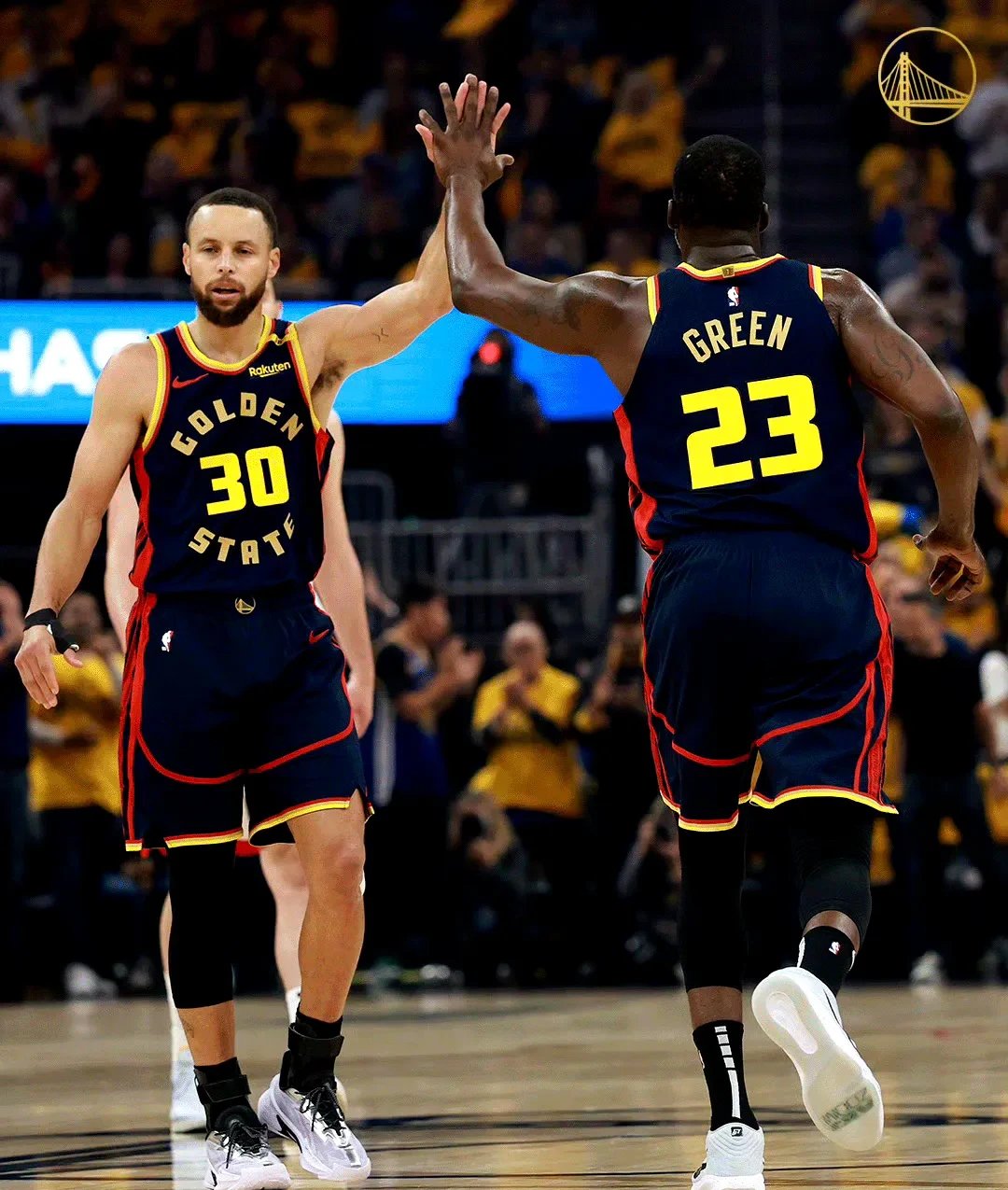 B体育体育官网app-包含勇士主场击败骑士，总决赛前两场取得2-0领先优势的词条