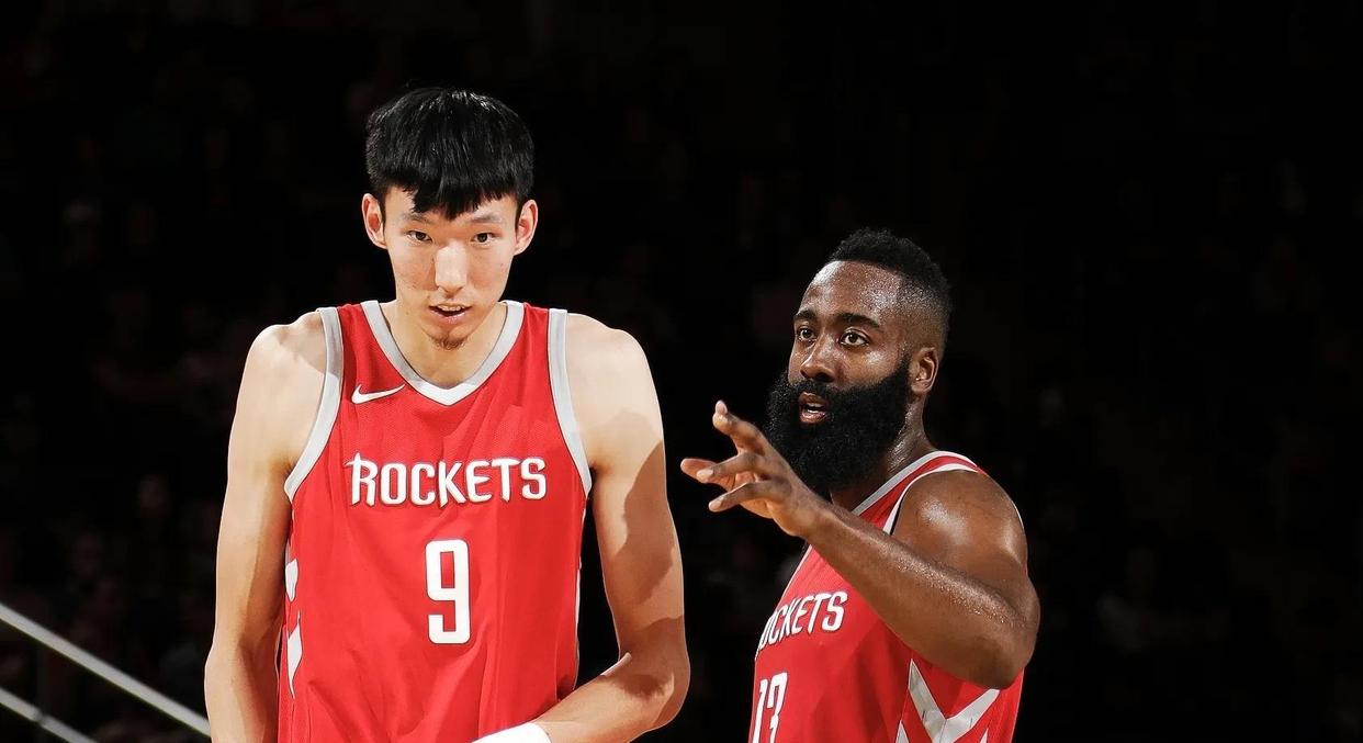 包含火箭队收购新球员，总经理承诺球队实力不会削弱的词条