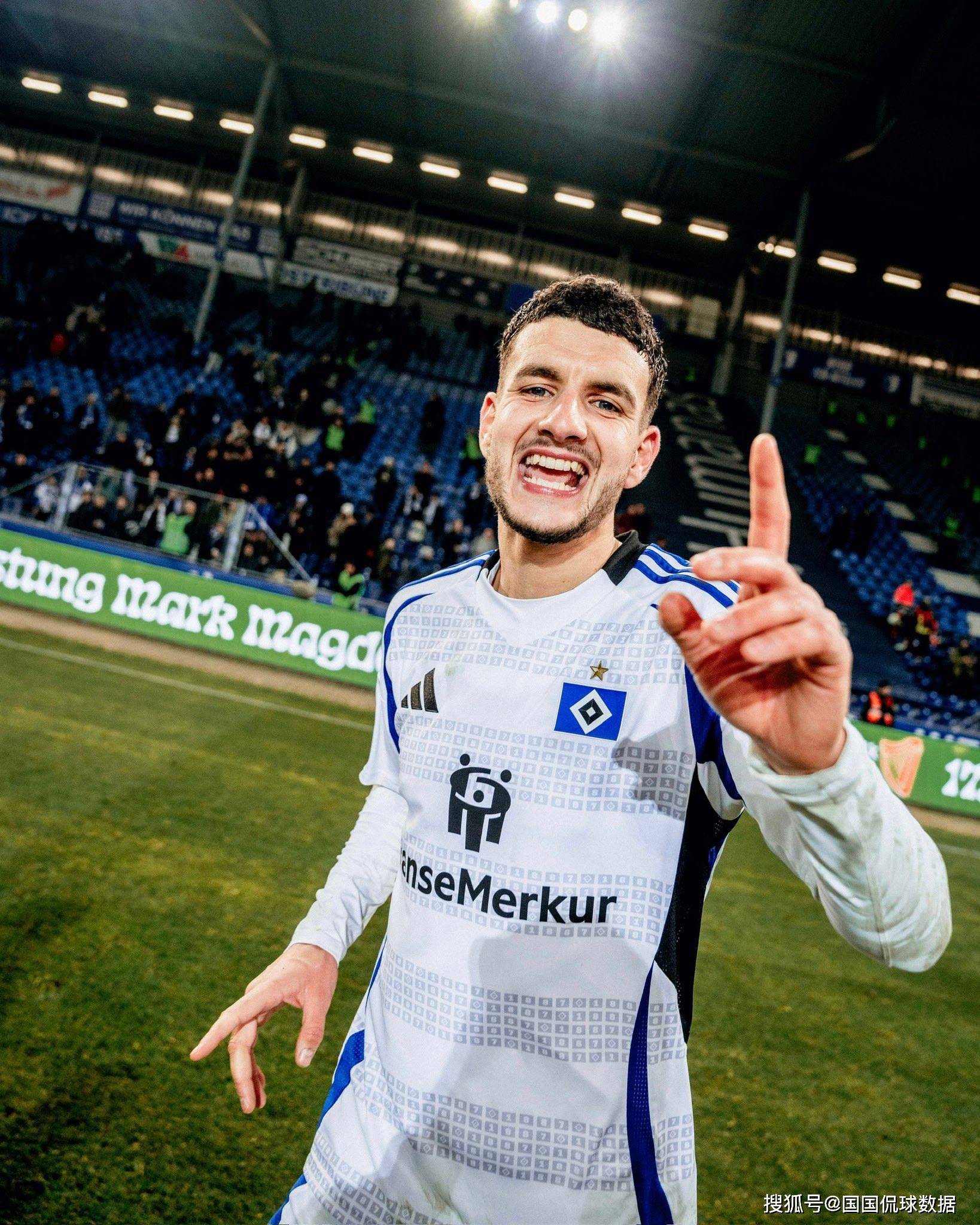 B体育体育网站-汉堡球员心态崩溃，队内矛盾不断影响比赛表现