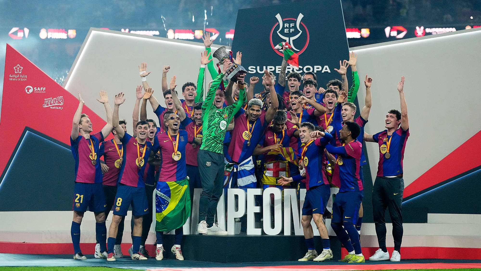 超级联赛冠军获得宝贵的胜利 超级联赛冠军获得宝贵的胜利