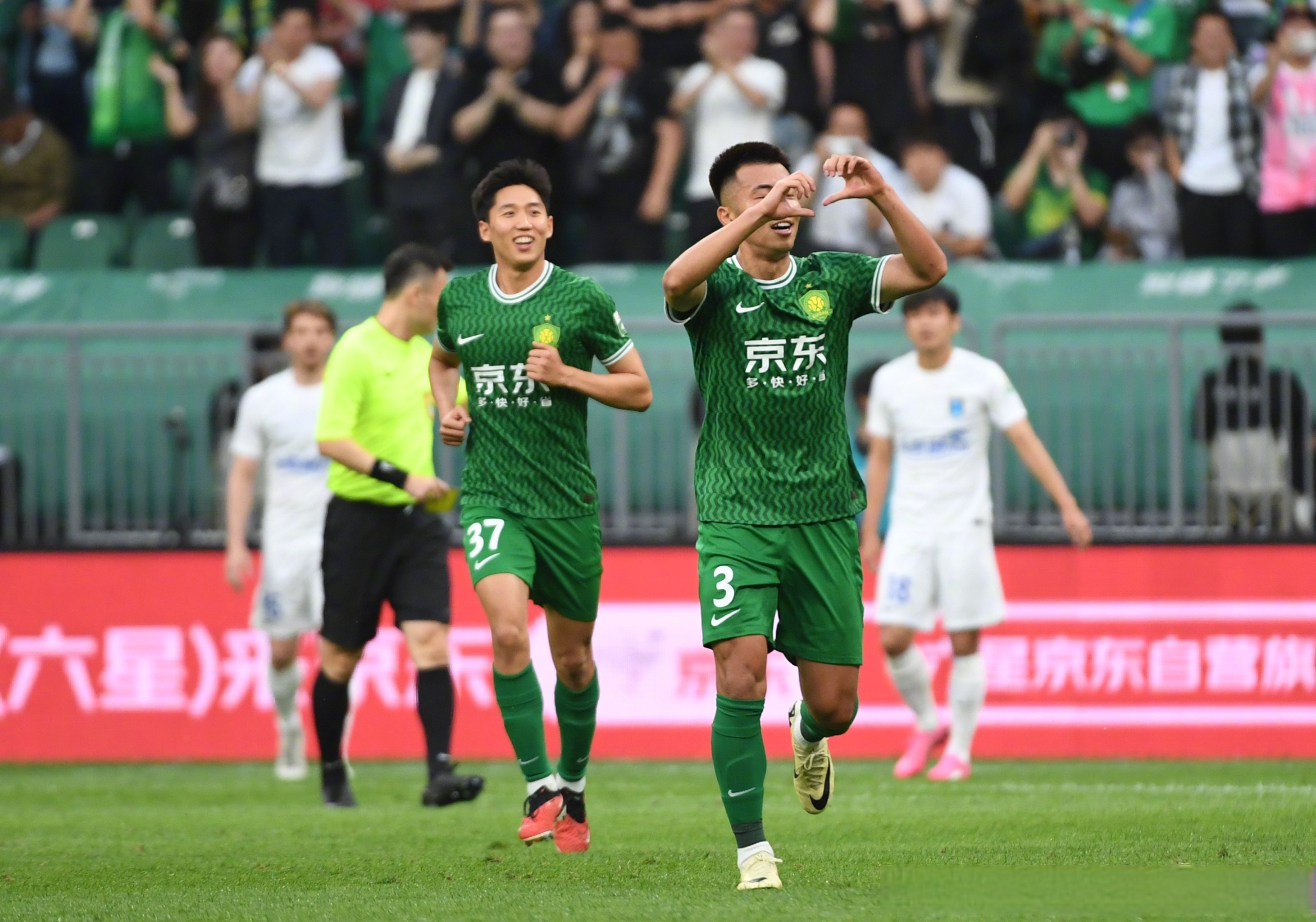 富力主场战胜对手，竞争心态强劲